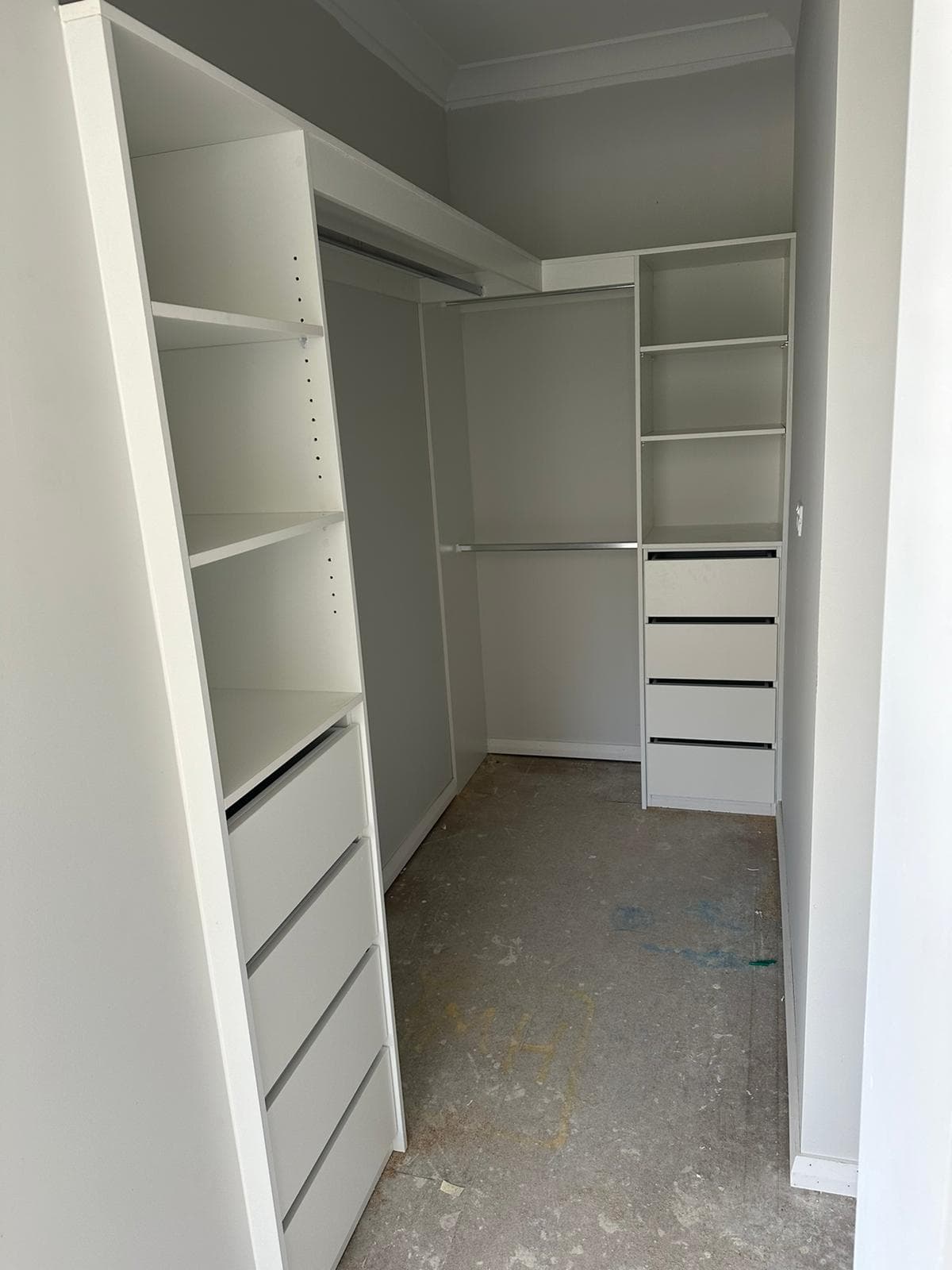 Luxury Walk-in Wardrobe 1