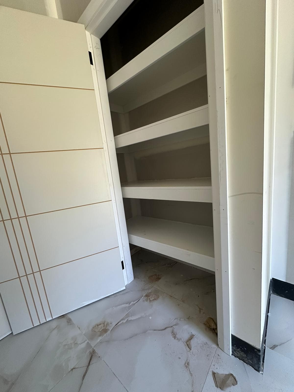 Luxury Walk-in Wardrobe 5